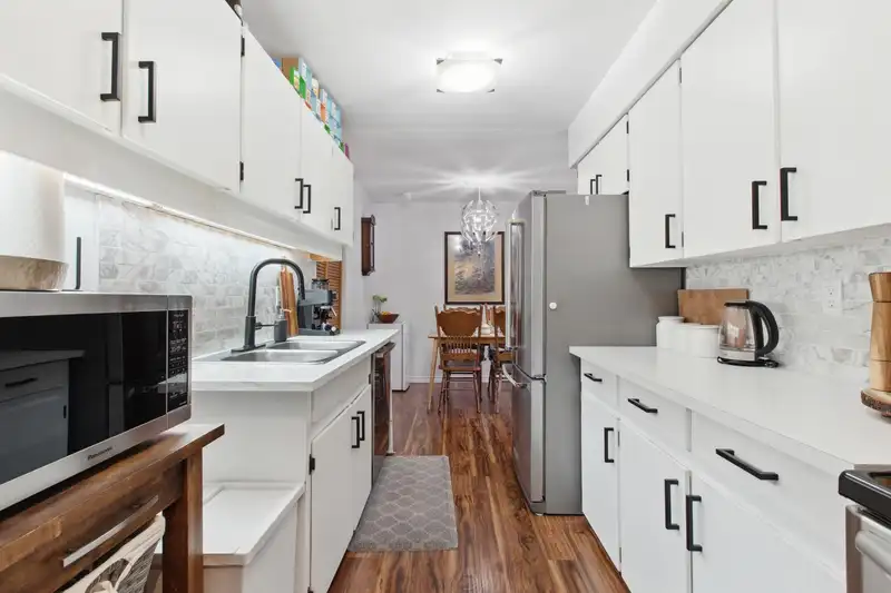 31 14105 104 AVENUE - photo 3 of 23