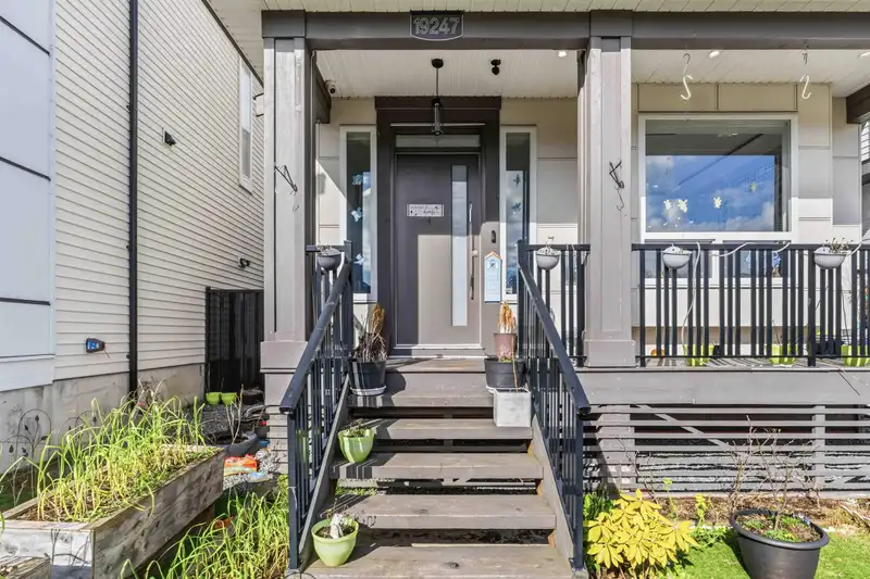 19247 71 AVENUE - photo 4 of 36