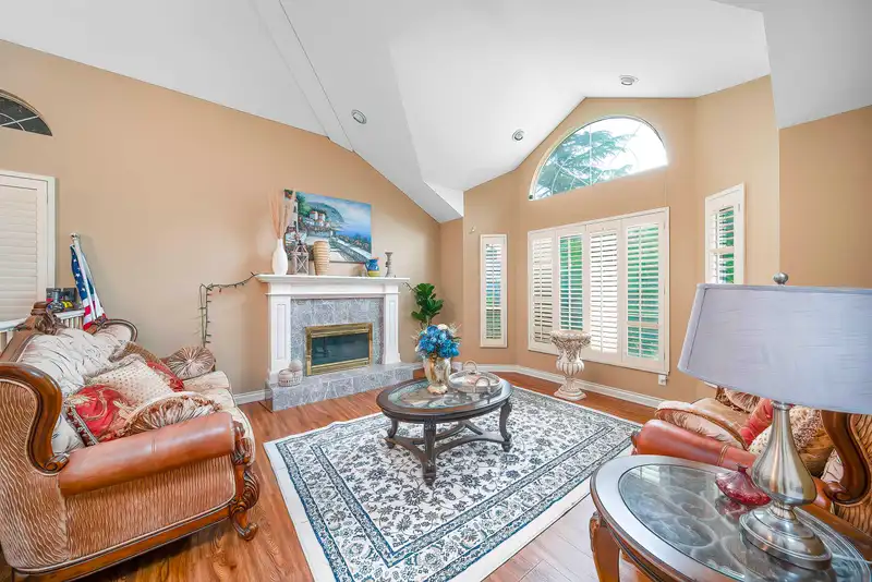 15007 75 AVENUE - photo 1 of 29