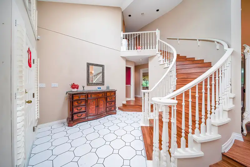 15007 75 AVENUE - photo 2 of 29