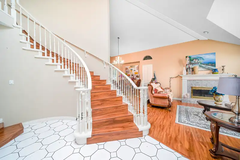 15007 75 AVENUE - photo 3 of 29
