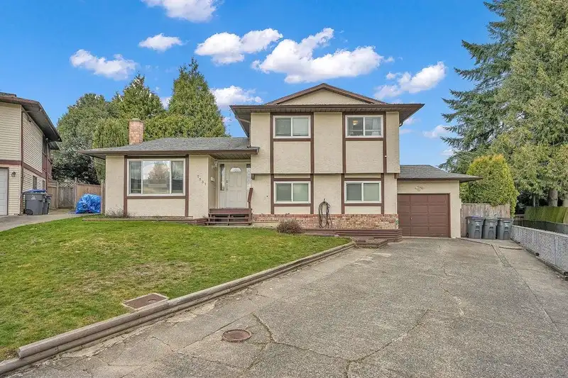 7331 142 STREET - photo 1 of 33