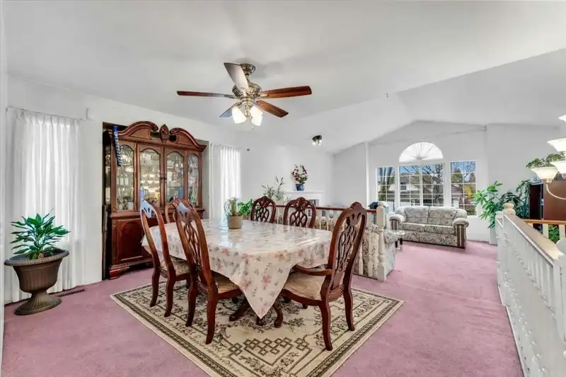 16059 93 AVENUE - photo 3 of 40