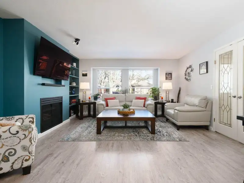 16516 84A AVENUE - photo 3 of 38