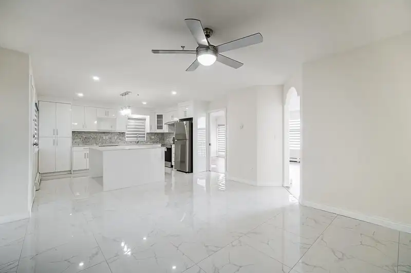 13755 93A AVENUE - photo 4 of 40