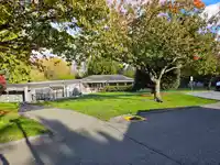 60 8220 KING GEORGE BOULEVARD - thumbnail 7