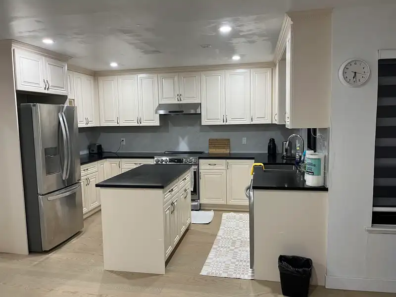 7622 147A STREET - photo 2 of 39