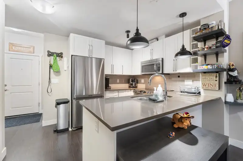 107 14358 60 AVENUE - photo 4 of 25