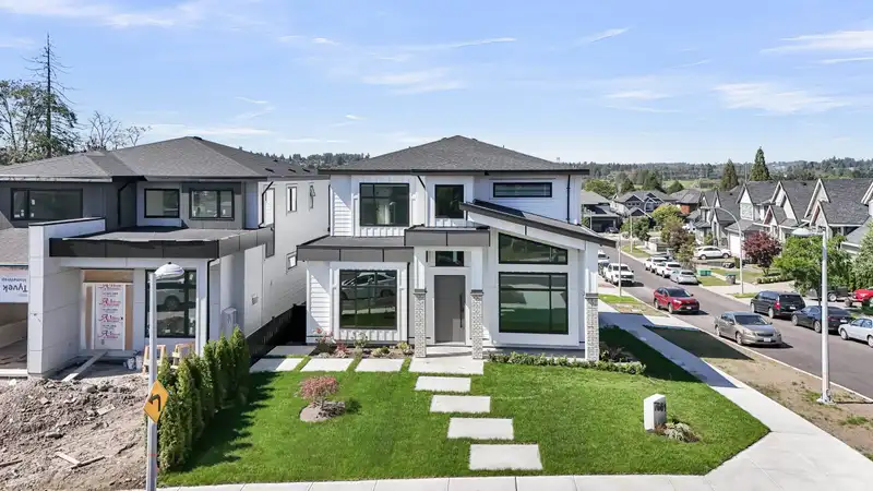 7661 155 STREET - photo 4 of 40