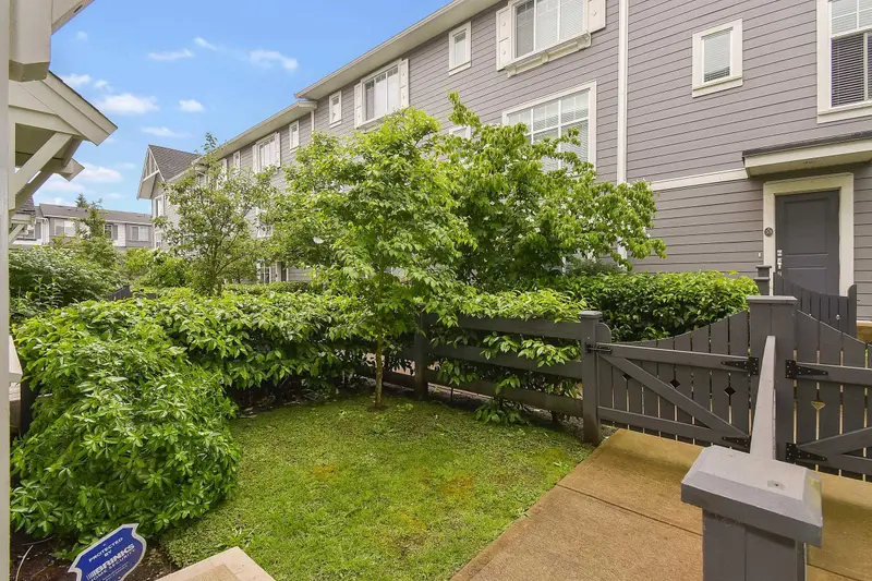 39 15850 85 AVENUE - photo 2 of 20