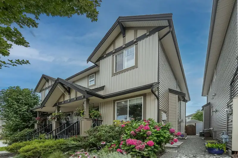 16586 60 AVENUE - photo 1 of 30