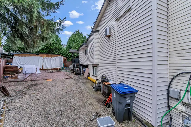 12942 65A AVENUE - photo 4 of 38