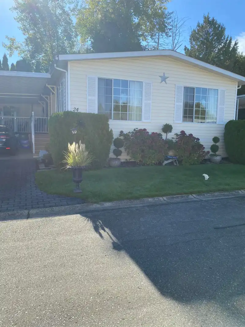 24 13507 81 STREET - photo 1 of 21