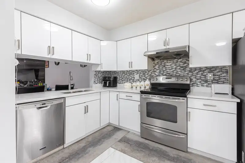4 7551 140 STREET - photo 4 of 18