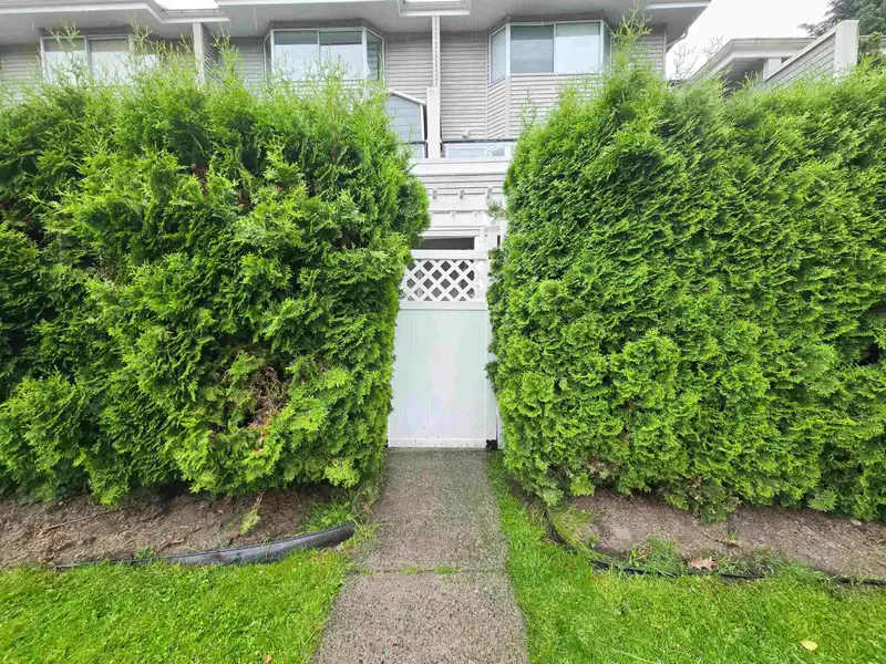 2 13660 84 AVENUE - photo 1 of 38