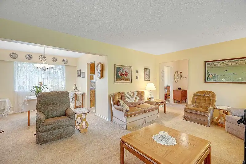 10970 JAY CRESCENT - photo 4 of 38
