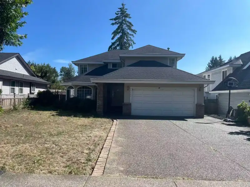 15482 112 AVENUE - photo 1 of 24