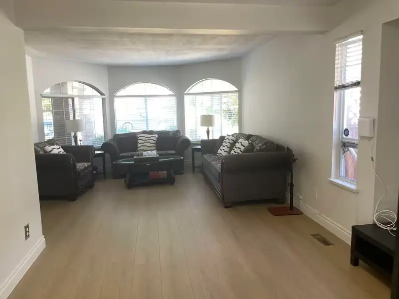 15482 112 AVENUE - photo 2 of 24