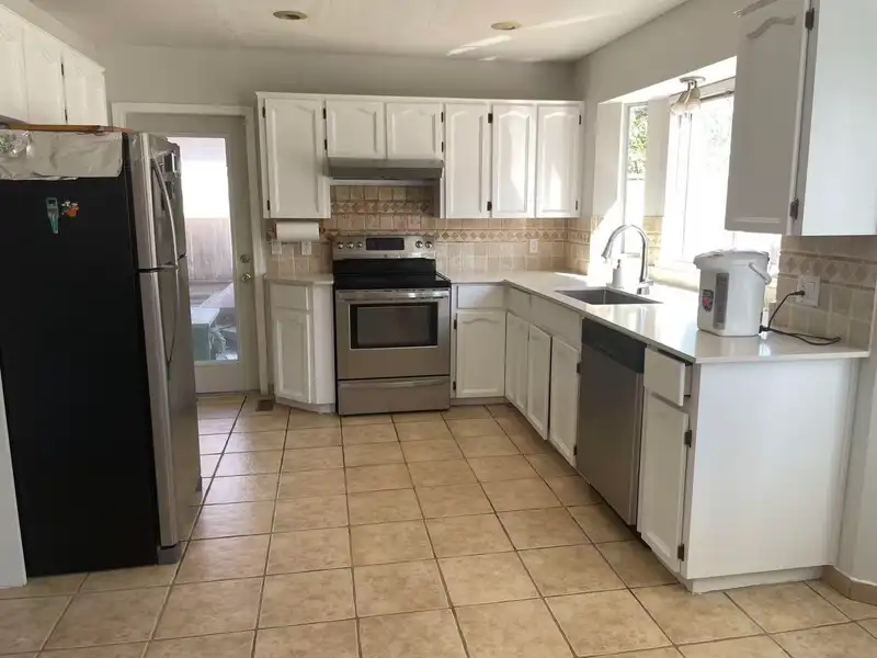 15482 112 AVENUE - photo 4 of 24