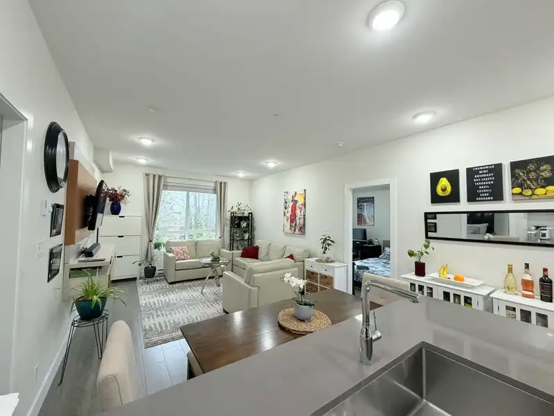 407 15351 101 AVENUE - photo 1 of 40