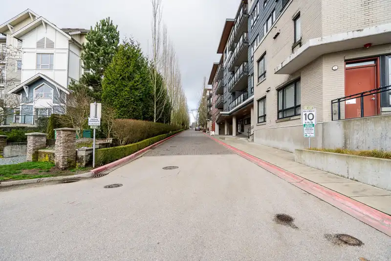 205 13931 FRASER HIGHWAY - photo 3 of 31