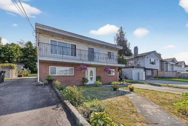 11640 98A AVENUE - photo 1 of 28