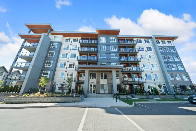 301 30494 CARDINAL AVENUE - photo 2 of 8