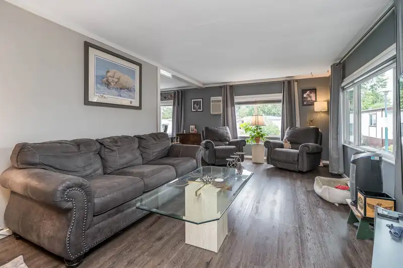 25 13650 80 AVENUE - photo 2 of 40