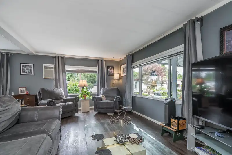 25 13650 80 AVENUE - photo 4 of 40