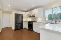 7476 147A STREET - thumbnail 10