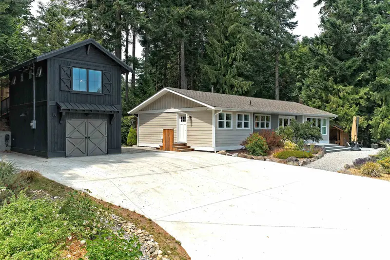 118 DOUGLAS ROAD - photo 3 of 25