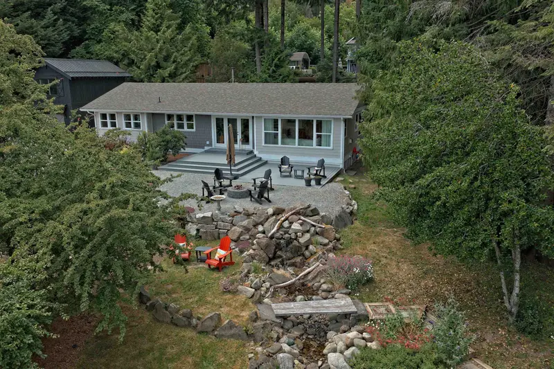 118 DOUGLAS ROAD - photo 4 of 25