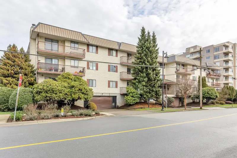 105 45749 SPADINA AVENUE - photo 2 of 25