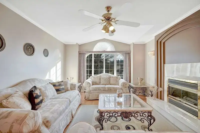 12413 64A AVENUE - photo 4 of 40