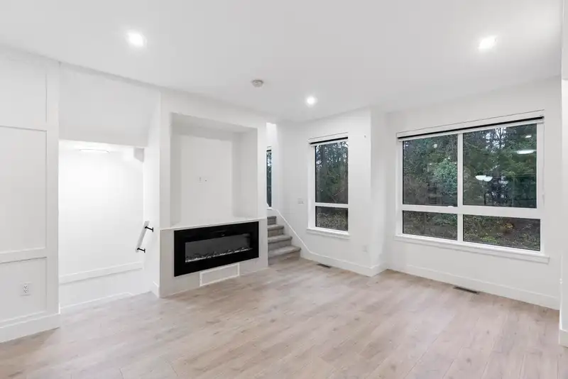27 13895 64 AVENUE - photo 2 of 25