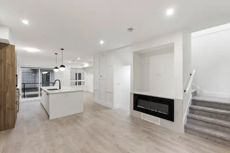 27 13895 64 AVENUE - photo 3 of 25