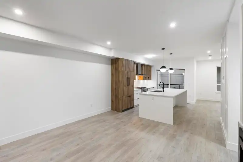 27 13895 64 AVENUE - photo 4 of 25