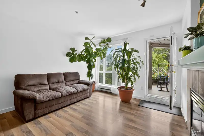 329 9979 140 STREET - photo 2 of 26
