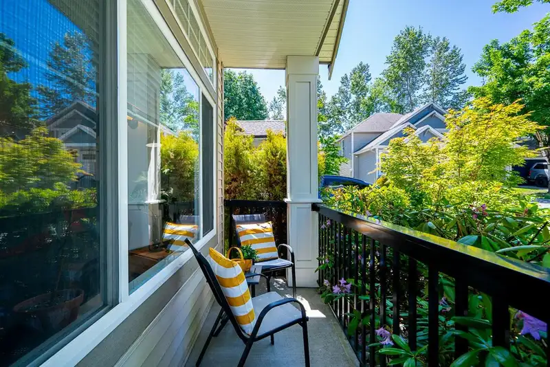 6104 150B STREET - photo 4 of 38