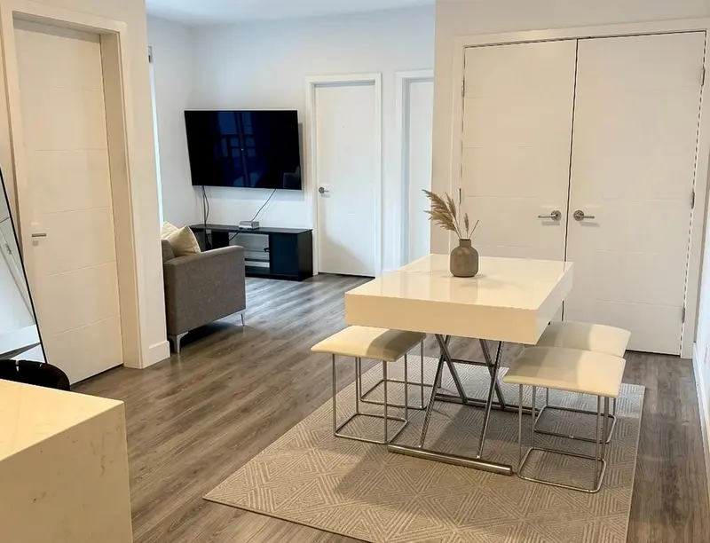 405 700 CLARKE ROAD - photo 2 of 11