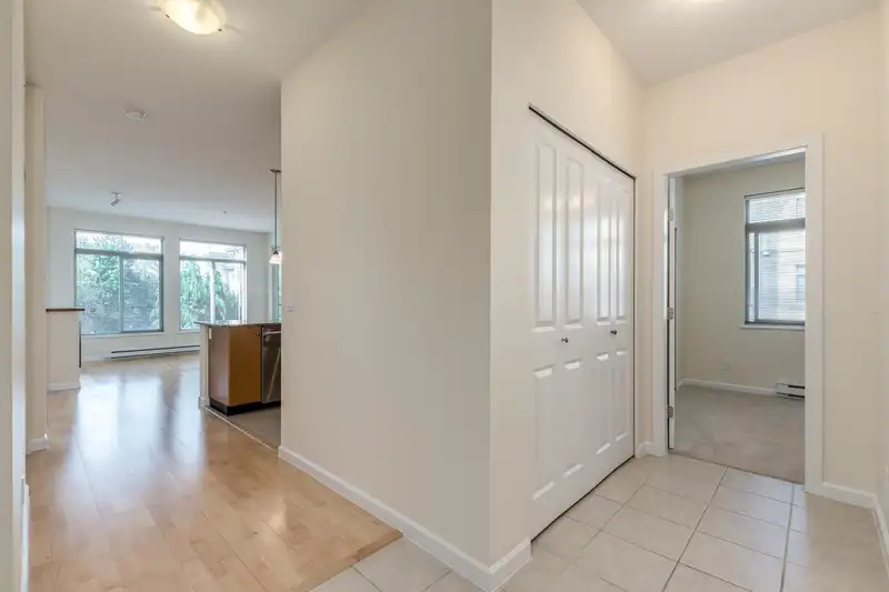 310 15385 101A AVENUE - photo 3 of 40