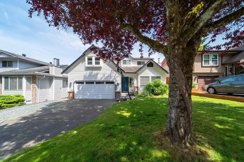 8034 138 STREET - photo 2 of 40
