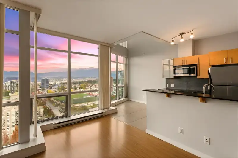 2209 13399 104 AVENUE - photo 3 of 18
