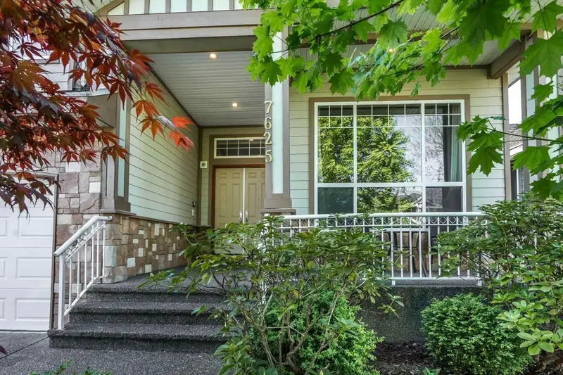 7625 151A STREET - photo 2 of 40