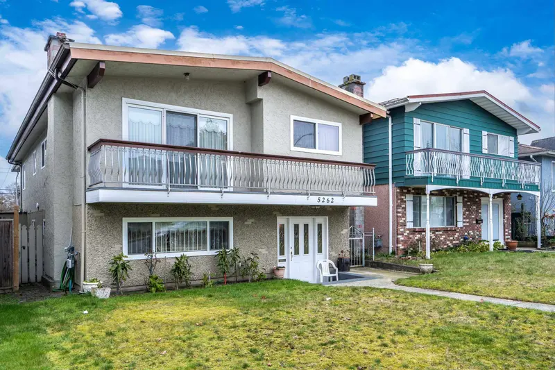 5262 CLARENDON STREET - photo 1 of 25