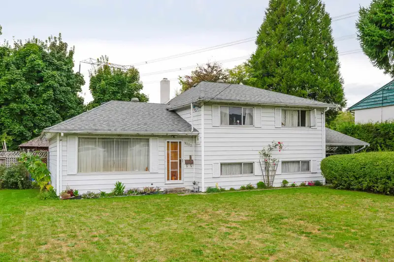 9253 137A STREET - photo 2 of 13