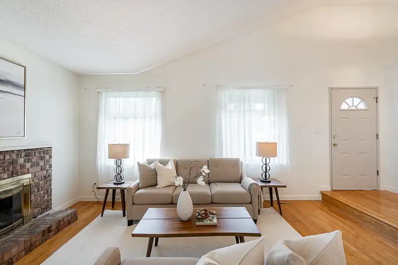 13449 62 AVENUE - photo 4 of 28