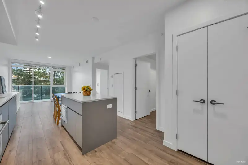 607 13428 105 AVENUE - photo 3 of 32