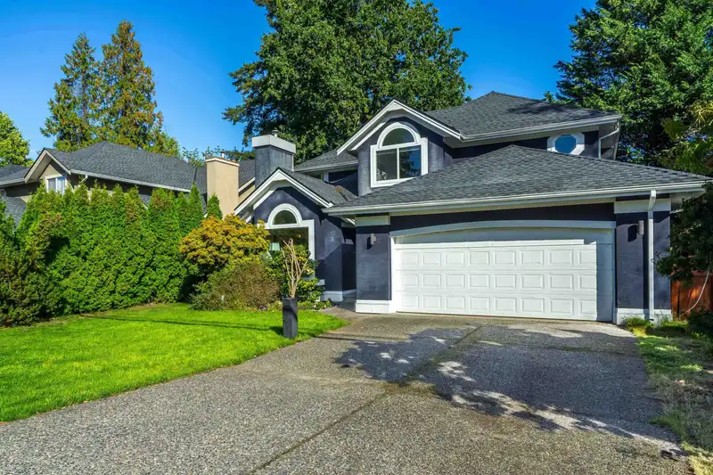10874 160 STREET - photo 2 of 40