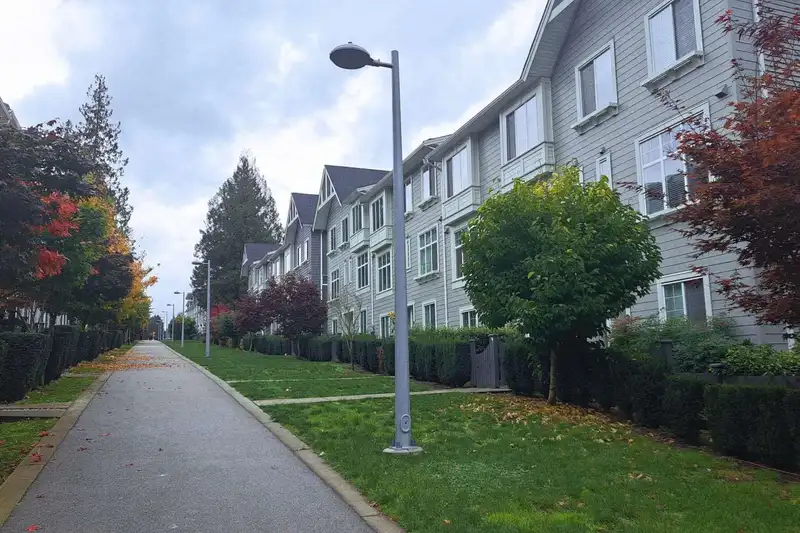 64 8168 136A STREET - photo 2 of 3
